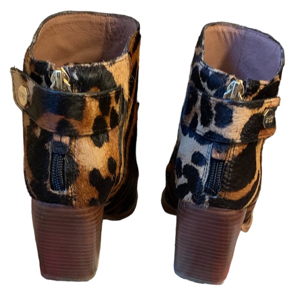 Louise et Cie Thisbee Genuine Calf Hair Upper Leather Lining Leopard Bootie 7M - Picture 4 of 9